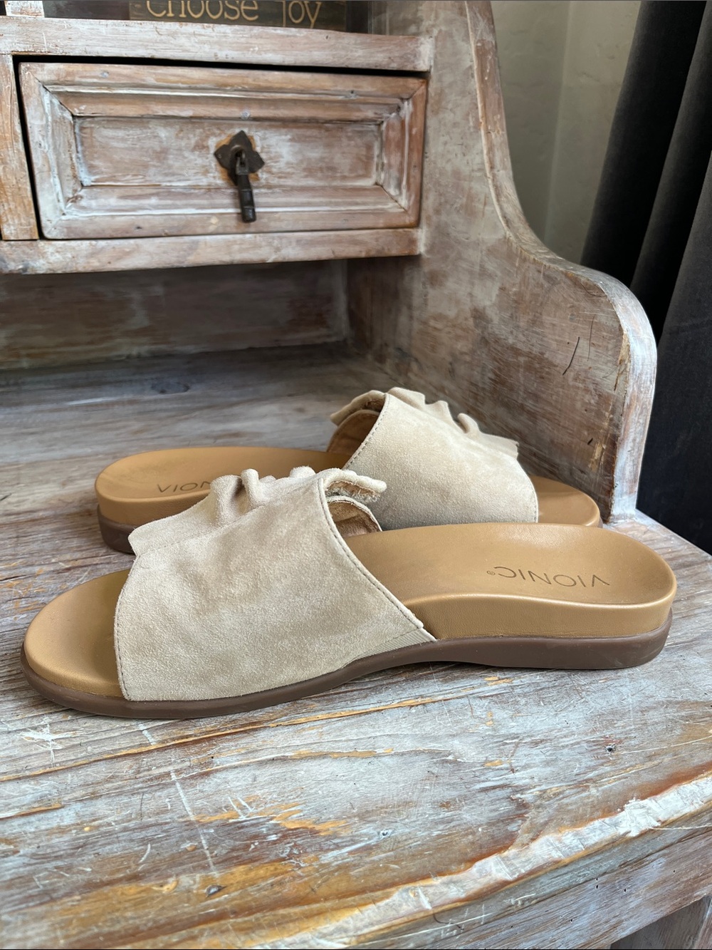 🤍 Vionic Roni Slides Size 8 Cream Suede Adjustable Velcro Strap - Picture 3 of 9